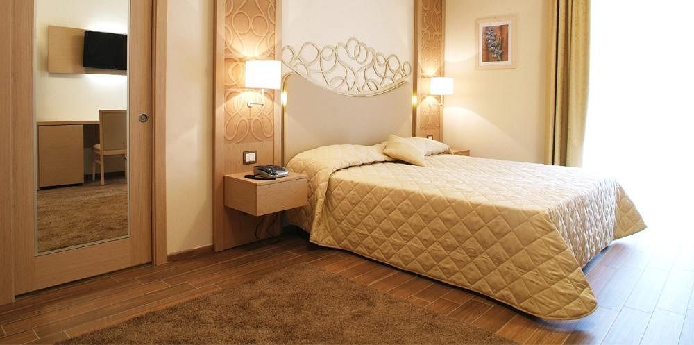 סן ג'ובאני אין פיורה Hotel Duchessa Della Sila מראה חיצוני תמונה